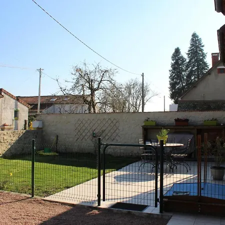 Renove Avec Cheminee, Terrasse Et Jardin, Proche De St Pourcain, Ideal Pour Familles Et Animaux - Fr-1-489-138 Holiday home Barberier